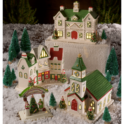 Spode Christmas Tree Village Christmas Carolers