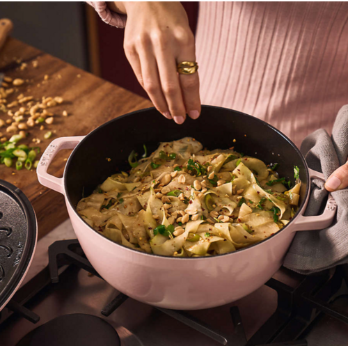 Staub French Oven Round 5 qt Pink Peony Staub