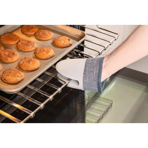 Cuisipro Cuisipro Silicone Pinch Mitt Set Blue Cuisipro Cuisipro Silicone Pinch Mitt Set Blue