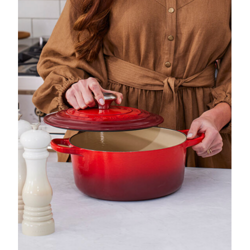 Le Creuset Round Dutch Oven 5.3L Cerise