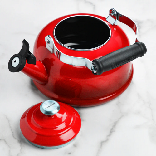 Le Creuset Classic Whistling Kettle Cerise Le Creuset Classic Whistling Kettle Cerise