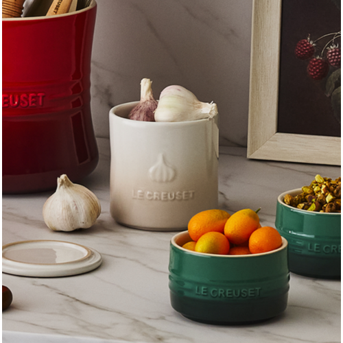 Le Creuset Garlic Keeper Meringue Le Creuset Garlic Keeper Meringue