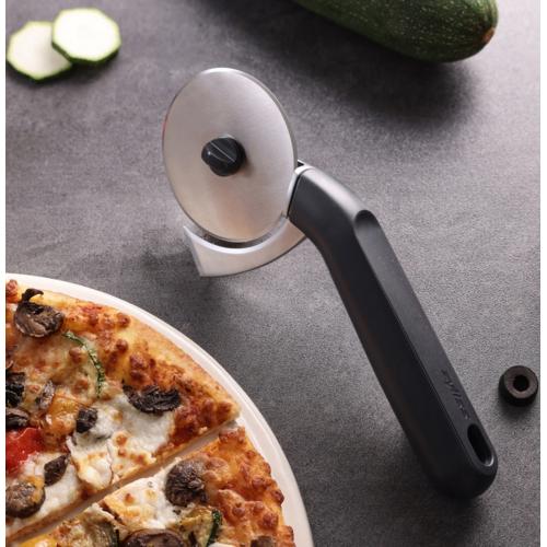 Zyliss Zyliss Pizza & Pastry Cutter Zyliss Zyliss Pizza & Pastry Cutter