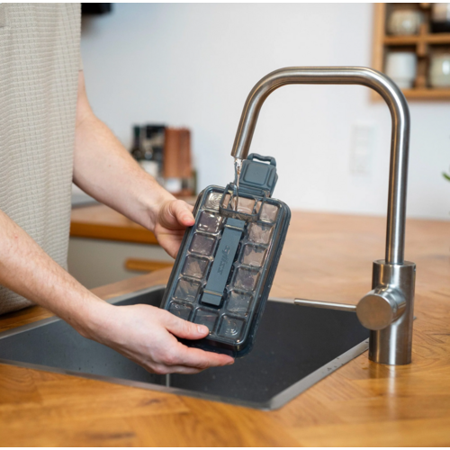 Zyliss Zyliss Press & Pull Ice Cube Tray Zyliss Zyliss Press & Pull Ice Cube Tray