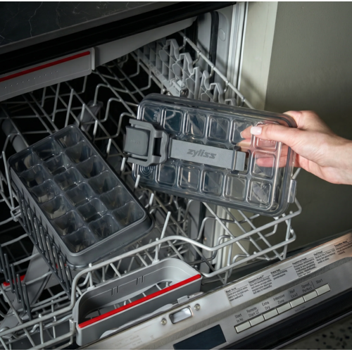 Zyliss Zyliss Press & Pull Ice Cube Tray Zyliss Zyliss Press & Pull Ice Cube Tray