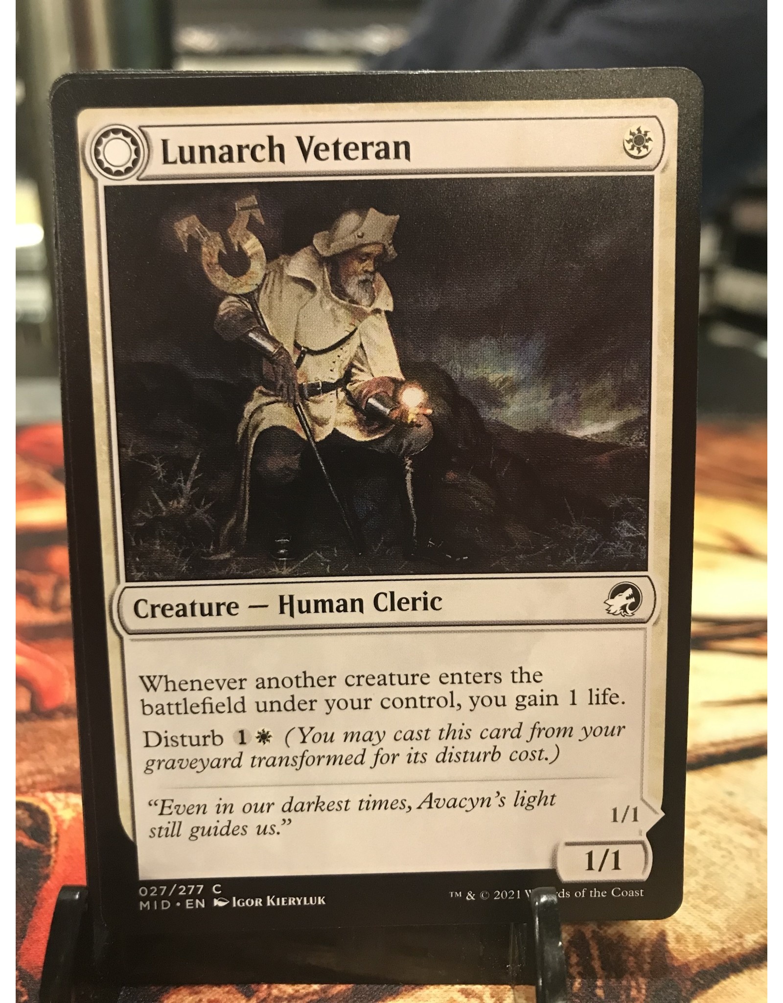 Magic Lunarch Veteran // Luminous Phantom  (MID)