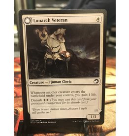 Magic Lunarch Veteran // Luminous Phantom  (MID)