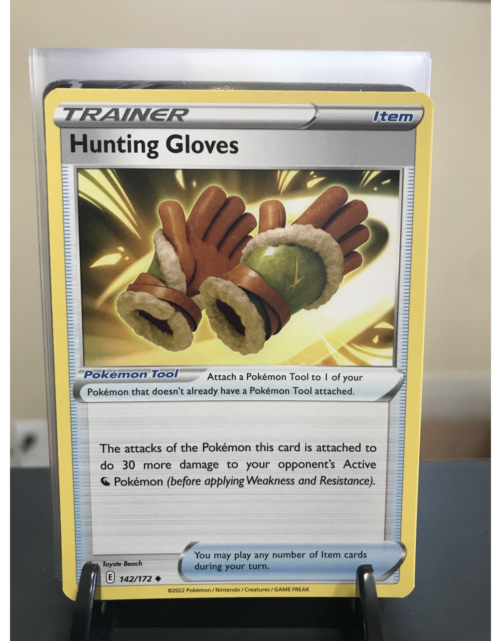 Pokemon Hunting Gloves  142/172