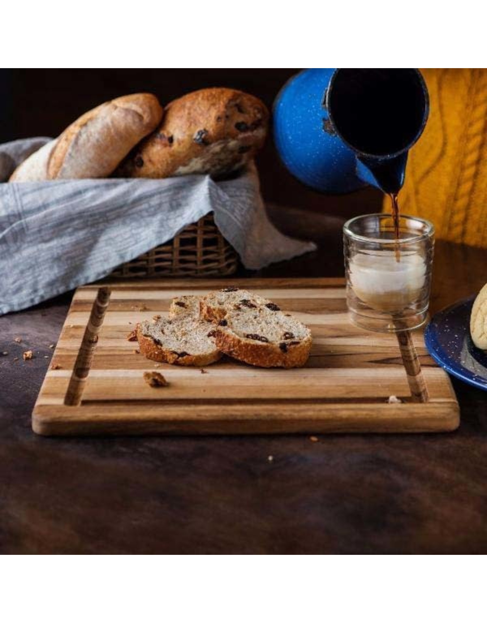 Cutting/Serving Board with Juice Canal