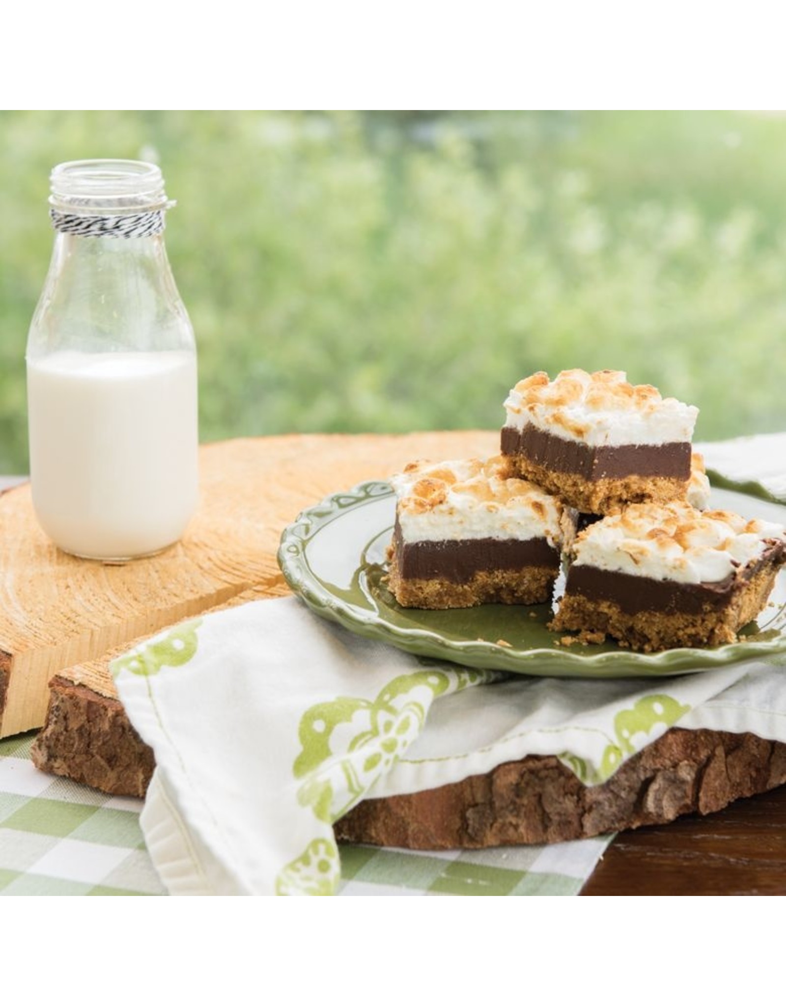 Nordic Ware Nordic Ware 9" Square Cake Pan With Lid