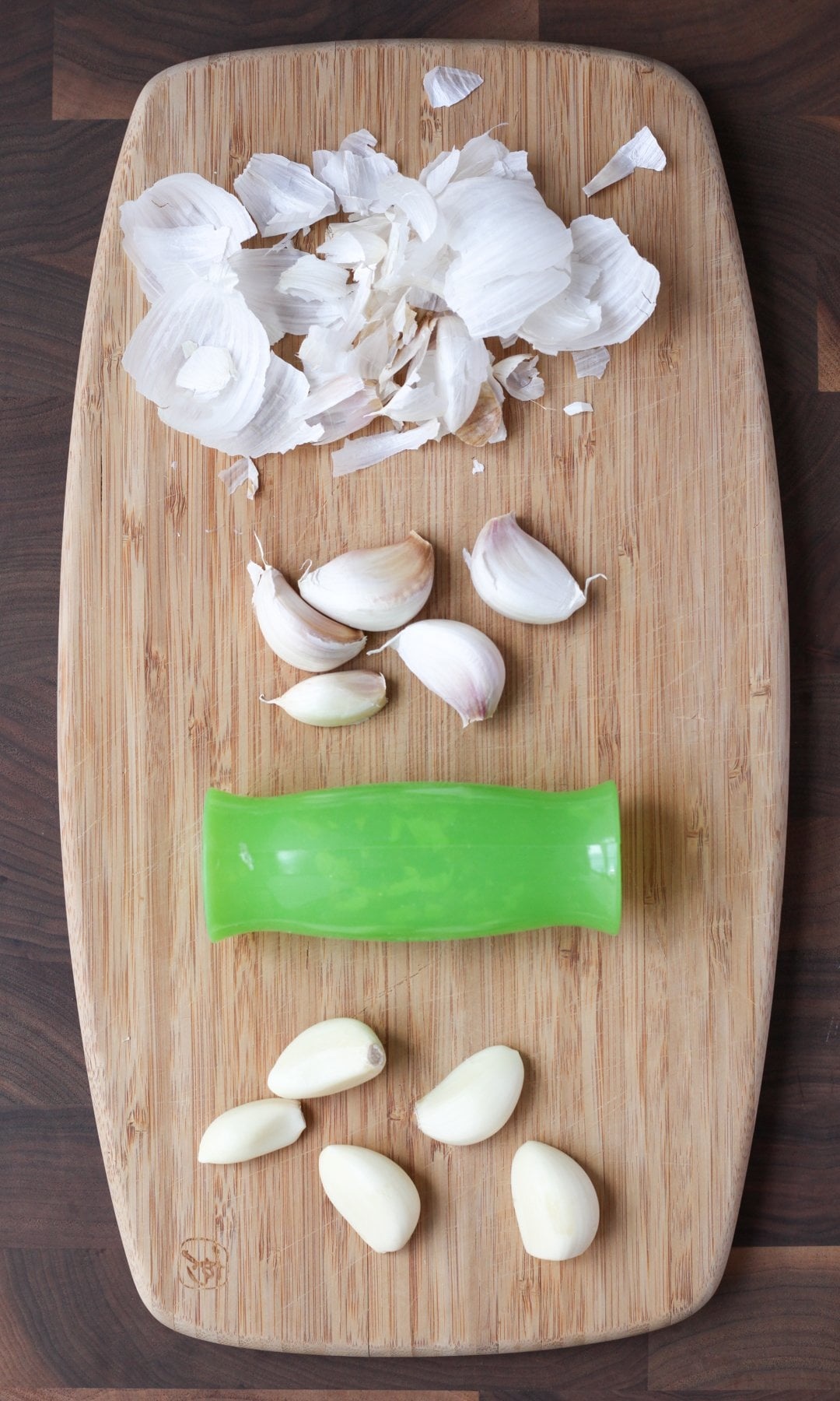 https://cdn.shoplightspeed.com/shops/635781/files/42976059/oxo-oxo-garlic-peeler.jpg