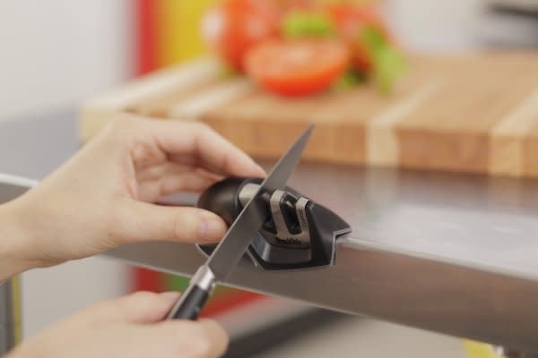 https://cdn.shoplightspeed.com/shops/635781/files/52864906/edge-grip-knife-sharpener.jpg