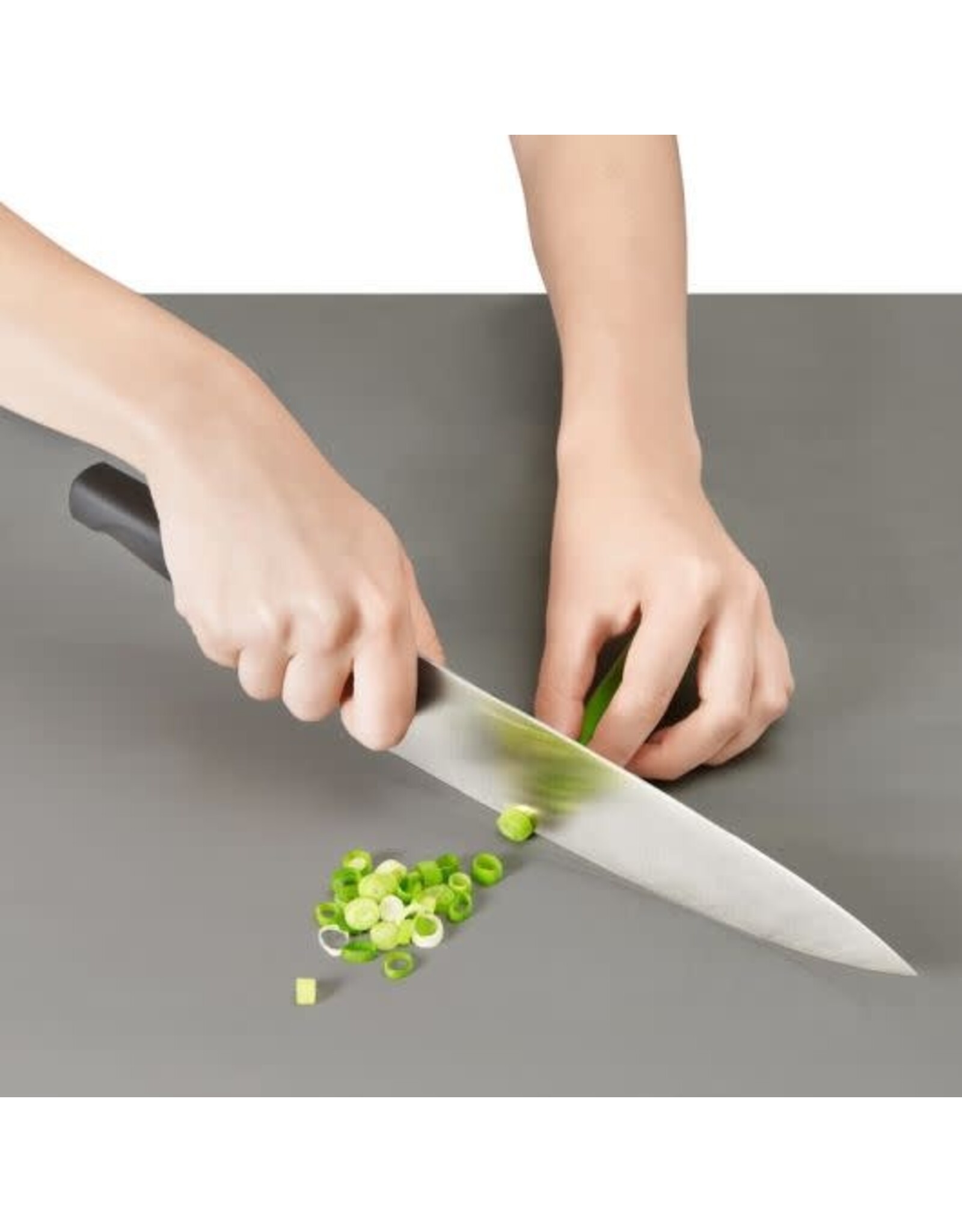 https://cdn.shoplightspeed.com/shops/635781/files/56590860/1600x2048x2/oxo-oxo-8-chefs-knife.jpg