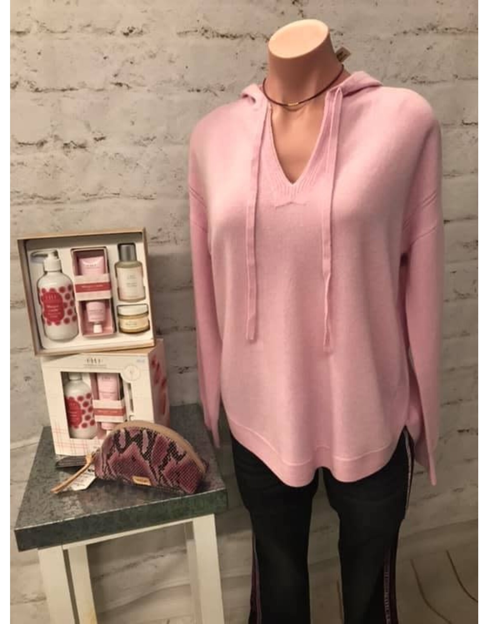 Elliott Lauren Elliott Lauren Cashmere Sweater