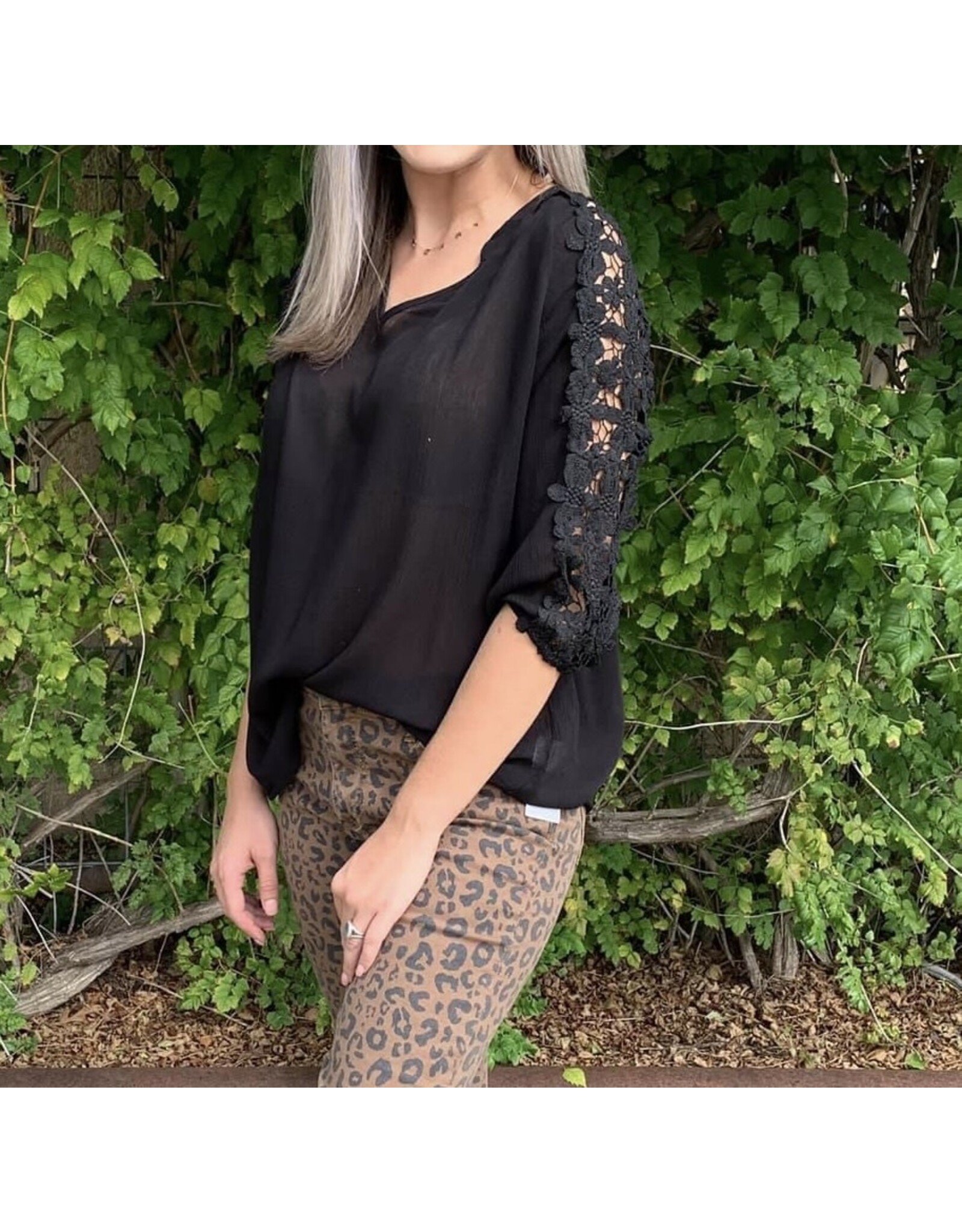 Floral Lace Detailed Sleeve V-Neck Top