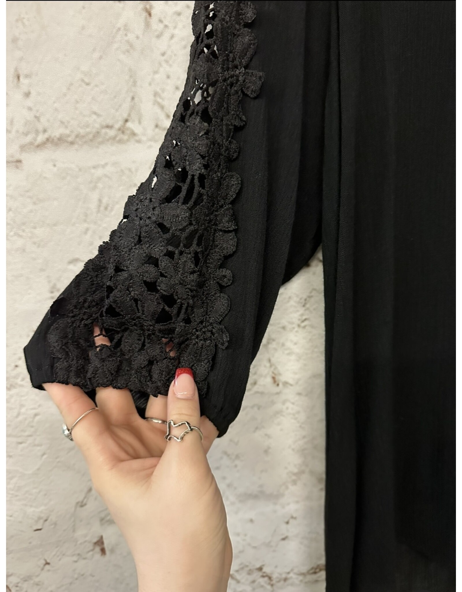 Floral Lace Detailed Sleeve V-Neck Top