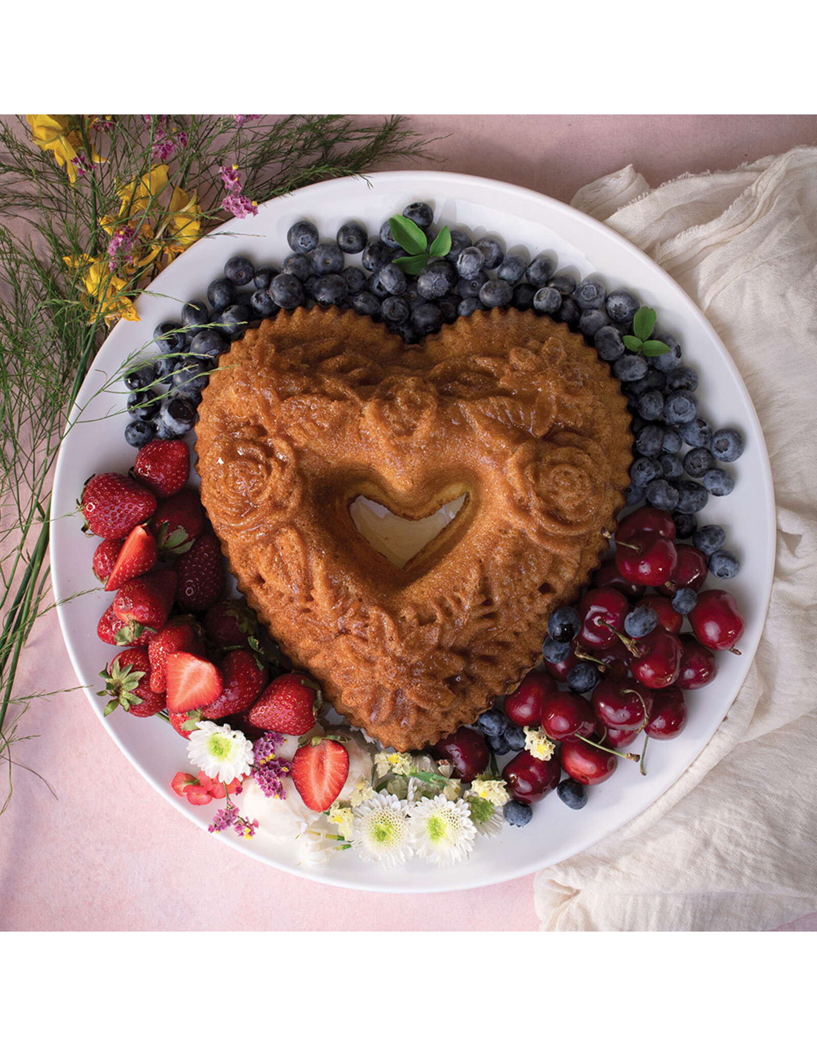Nordic Ware Nordic Ware Floral Heart Bundt Pan