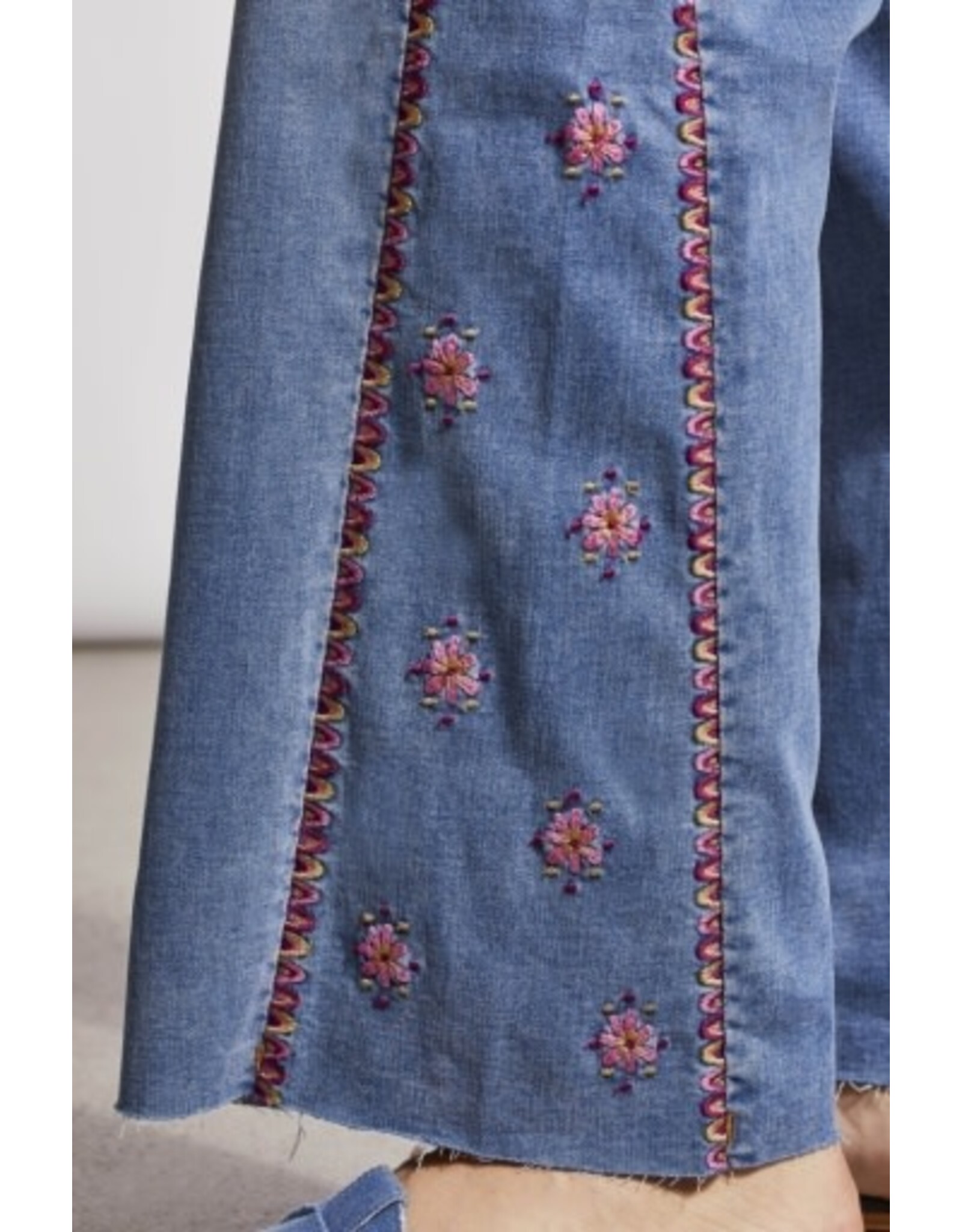 Tribal Tribal Brooke Hugging Jeans with Side Embroidery