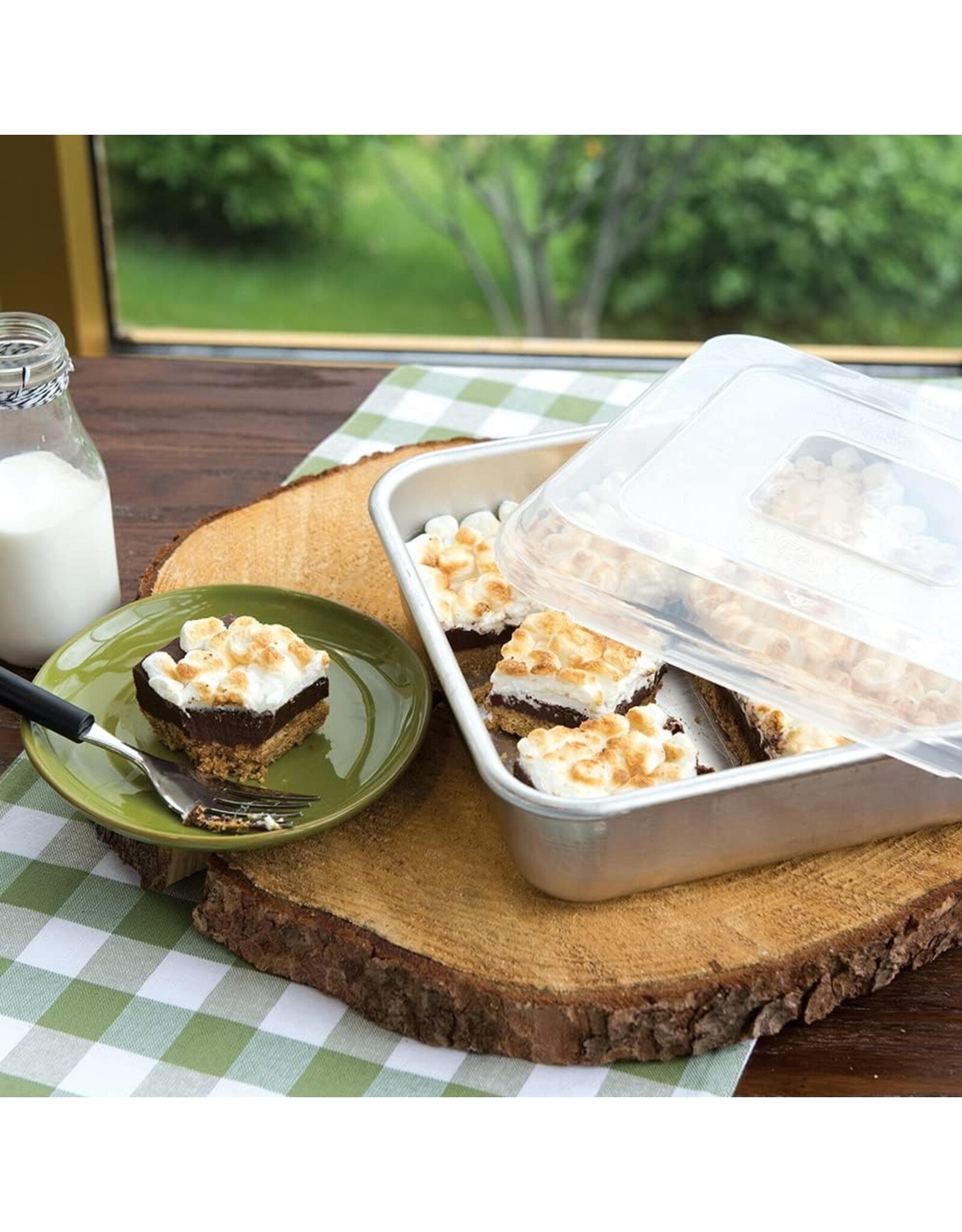 Nordic Ware Nordic Ware 9" Square Cake Pan With Lid