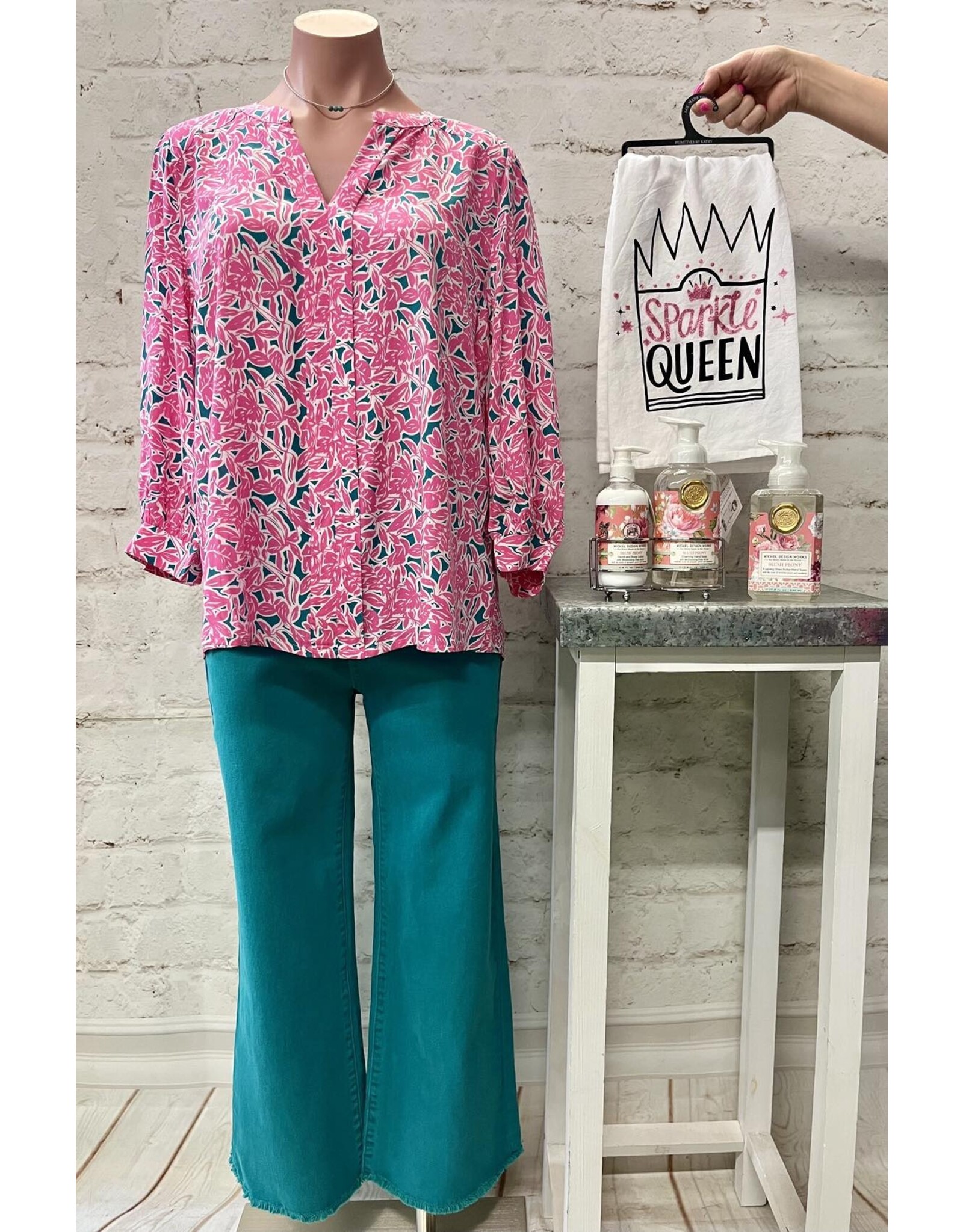 Avery 3/4 Peasant Sleeve Top