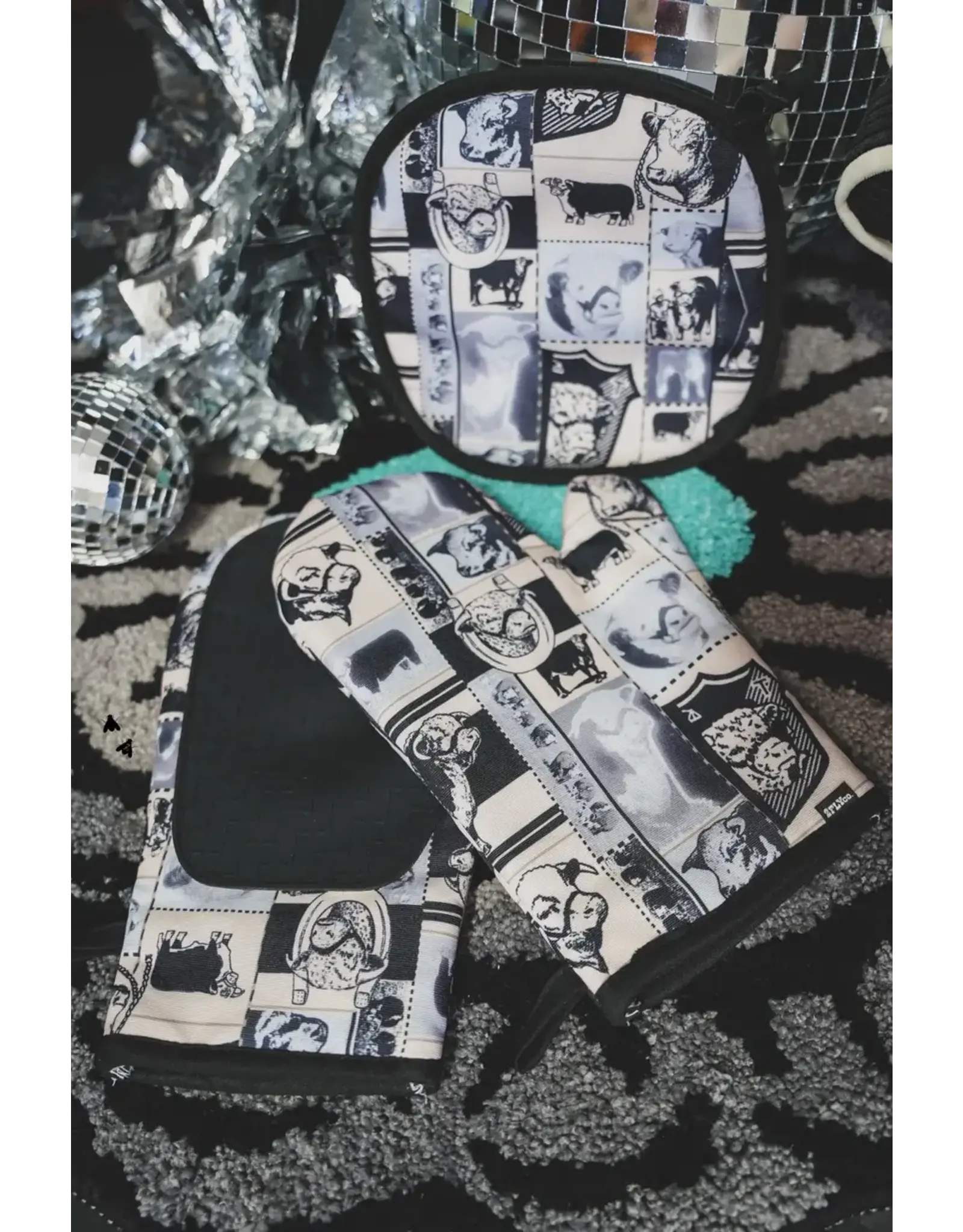 Oven Mitt Set Of Three Hereford