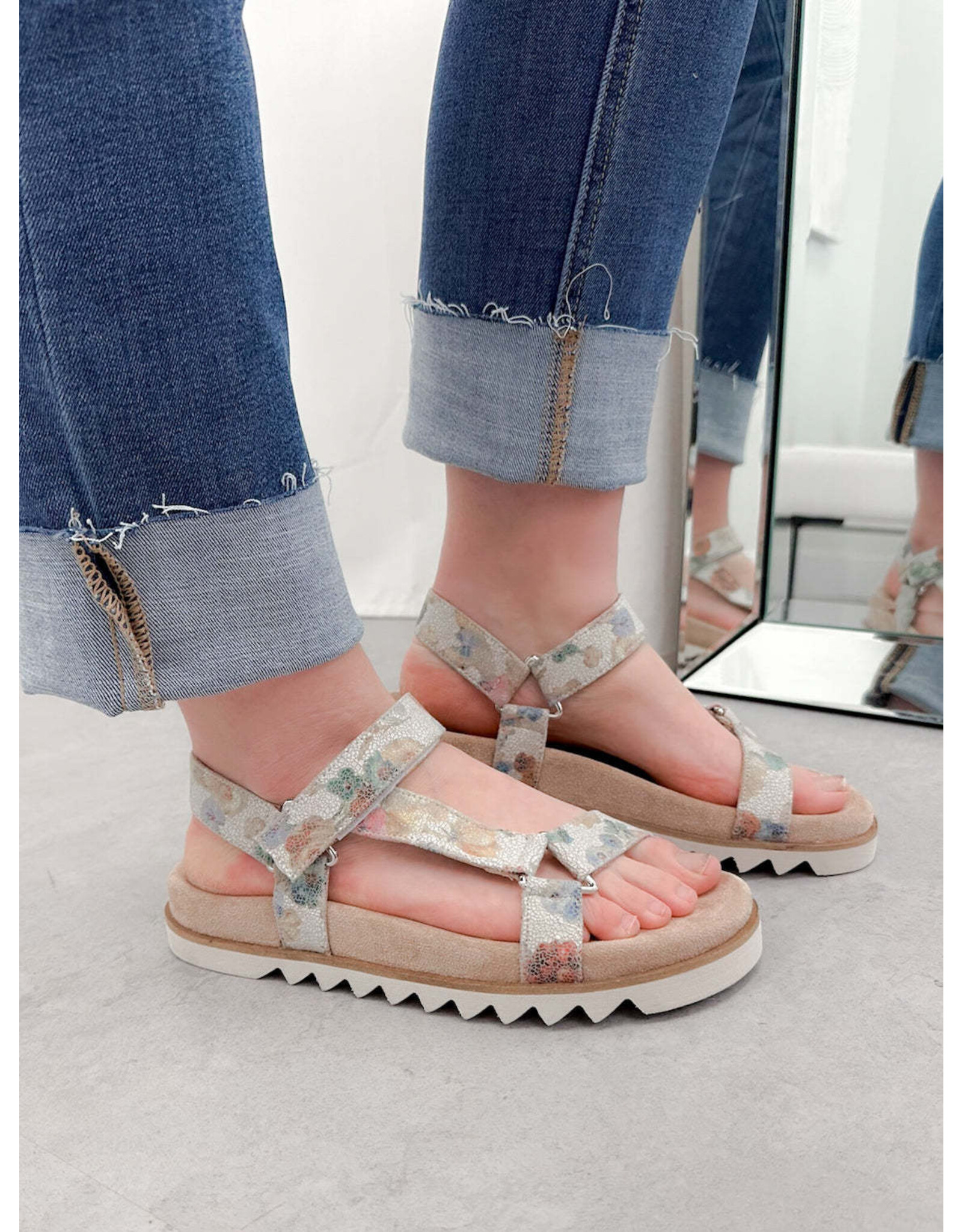 Corkys Corkys Give it a Go - White Washed Flower