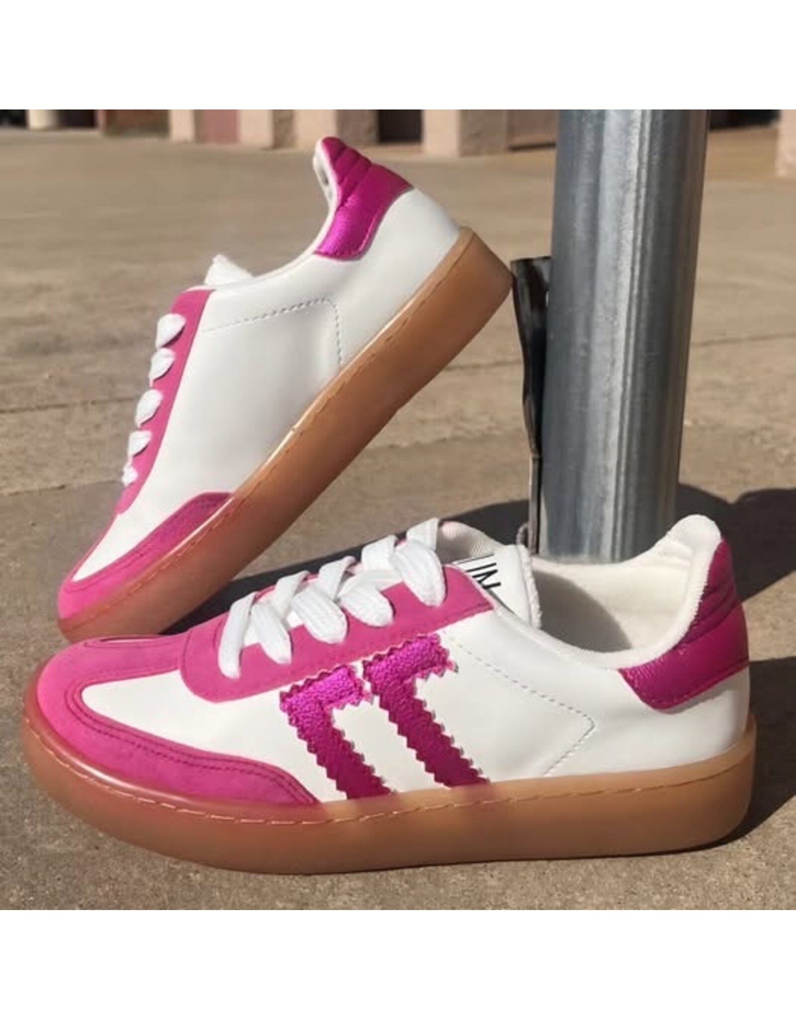 Matthew 1 Sneaker Fuchsia