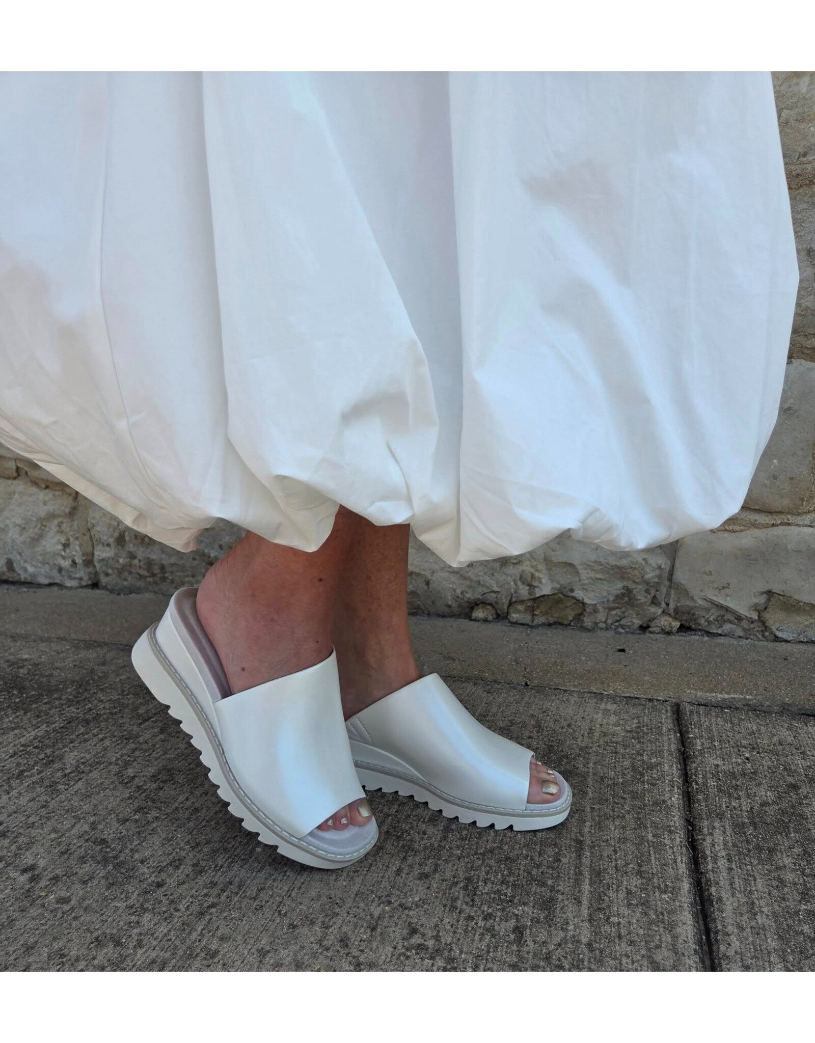 Pierre Dumas Expand Wedge Ivory Pearl