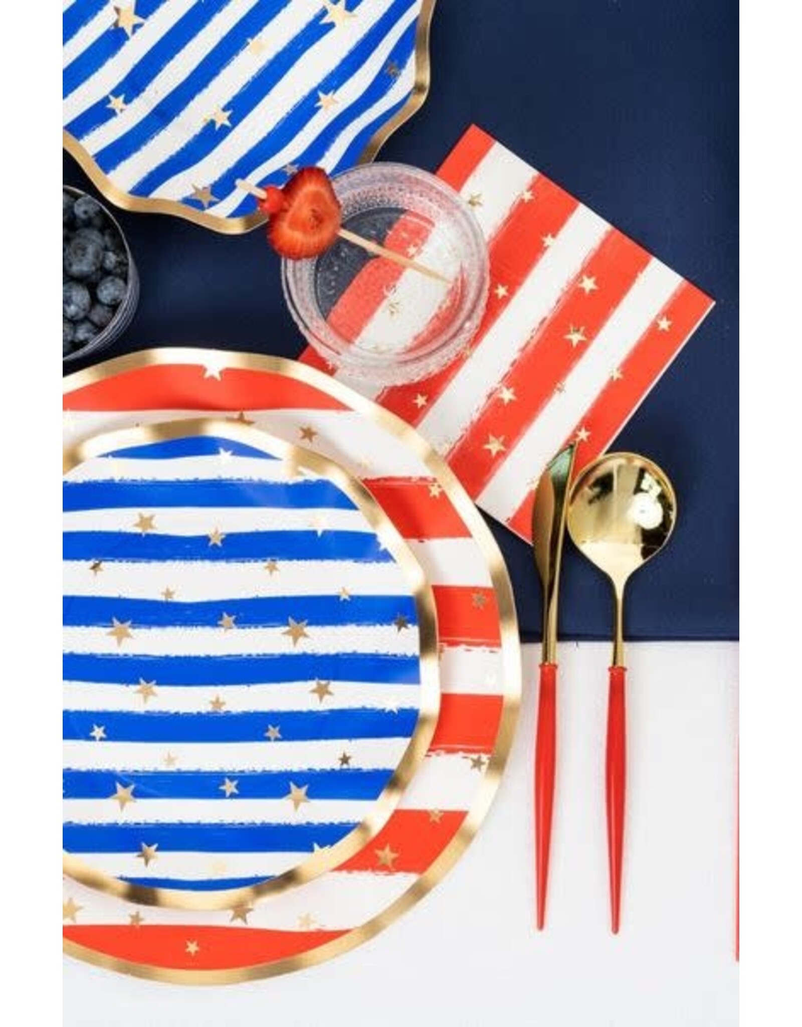 Wavy Dinner Plate Patriotic Confetti 8pkg