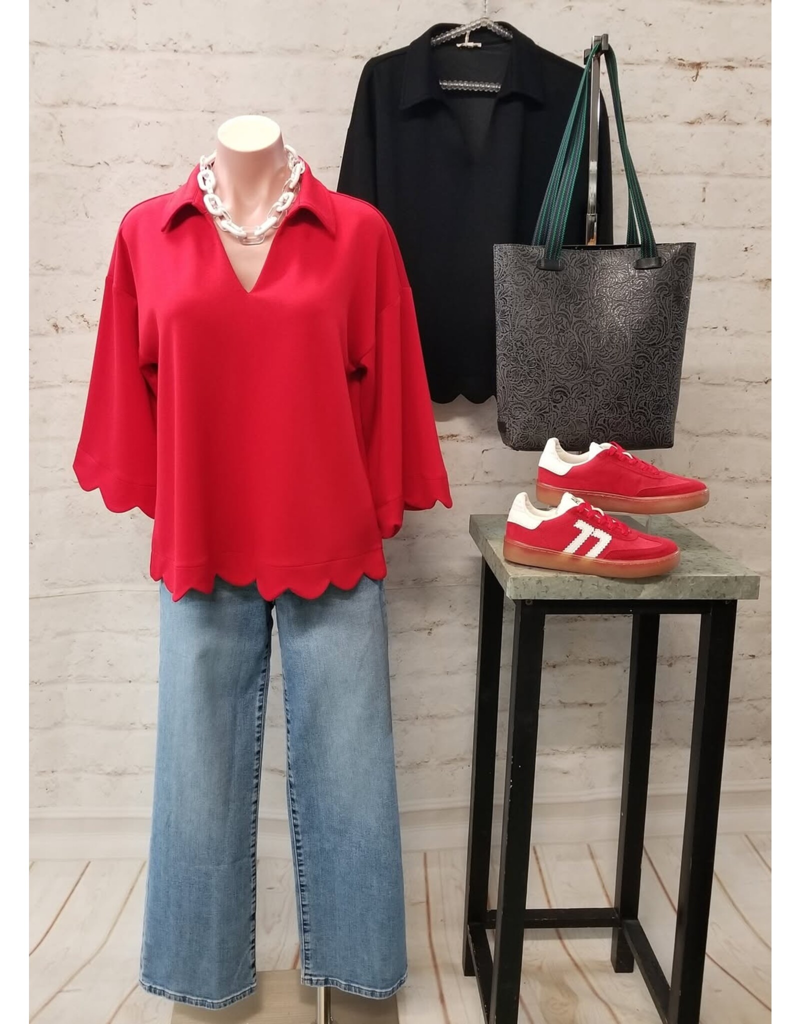 Eviana Scallop Edge Top