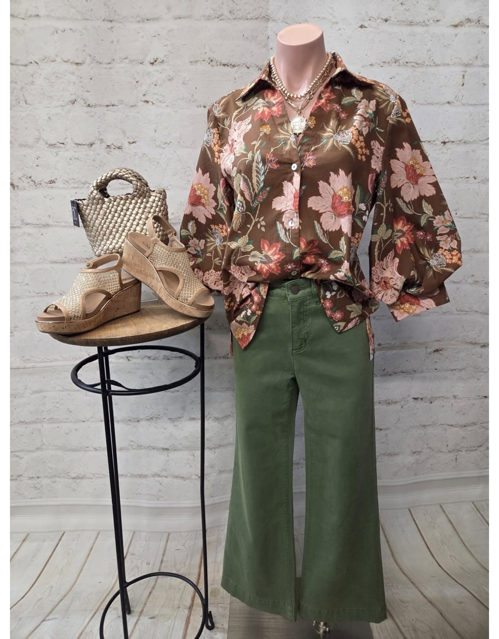 Mahogany 3/4 Puff Sleeve Floral Top