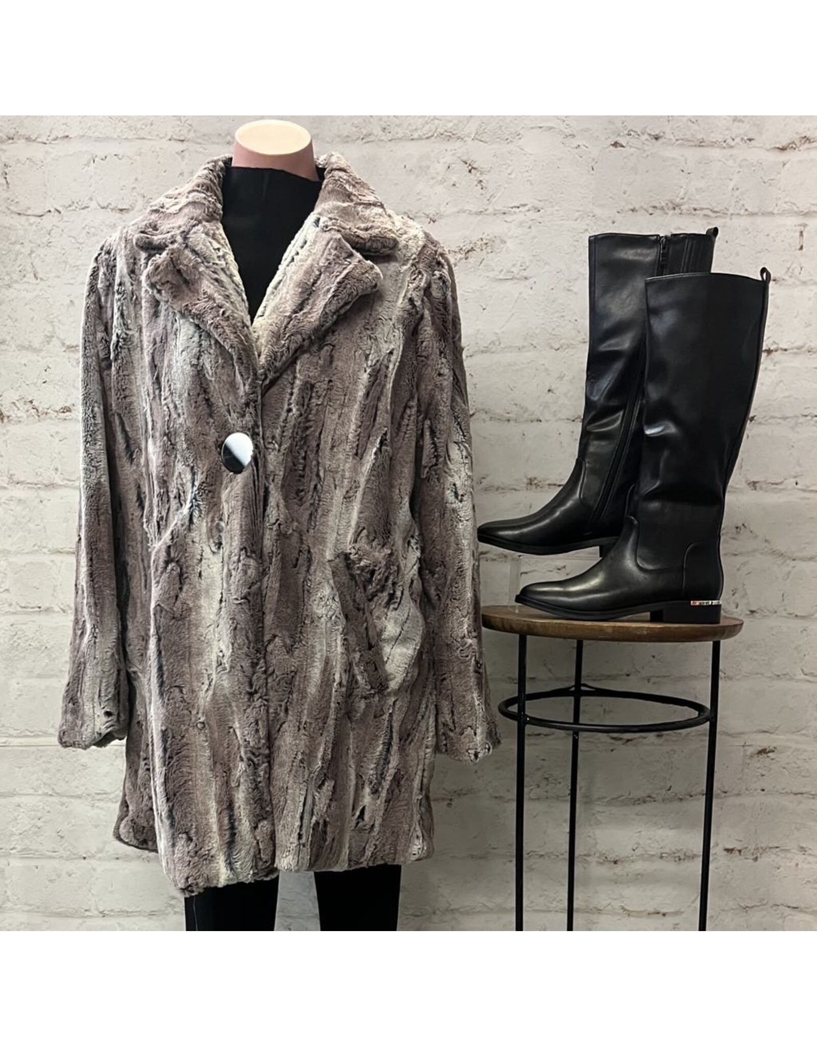 Ivy Jane Ivy Jane Faux Mountain Fox Coat