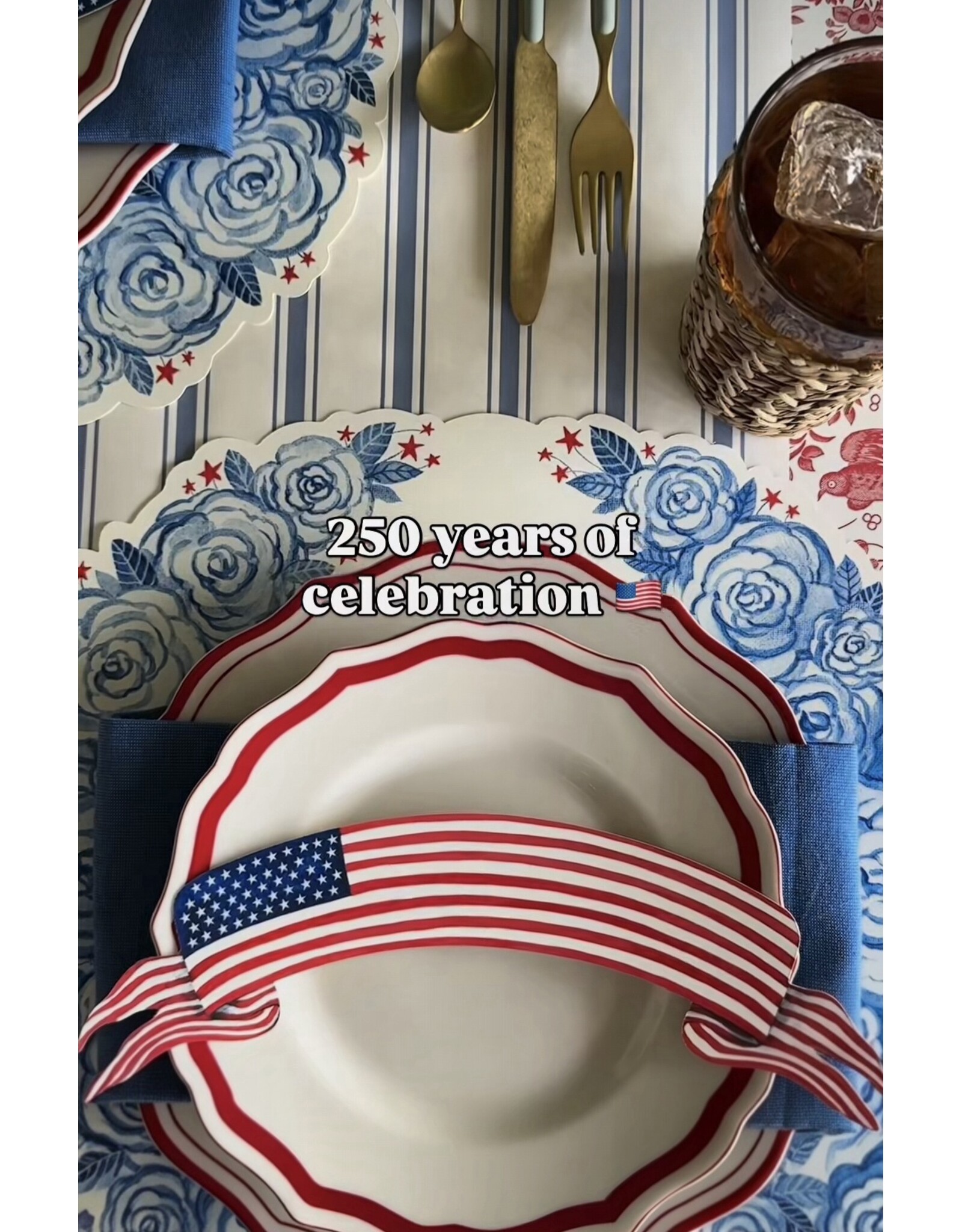 Hester & Cook Die-cut American Floral Wreath Placemat
