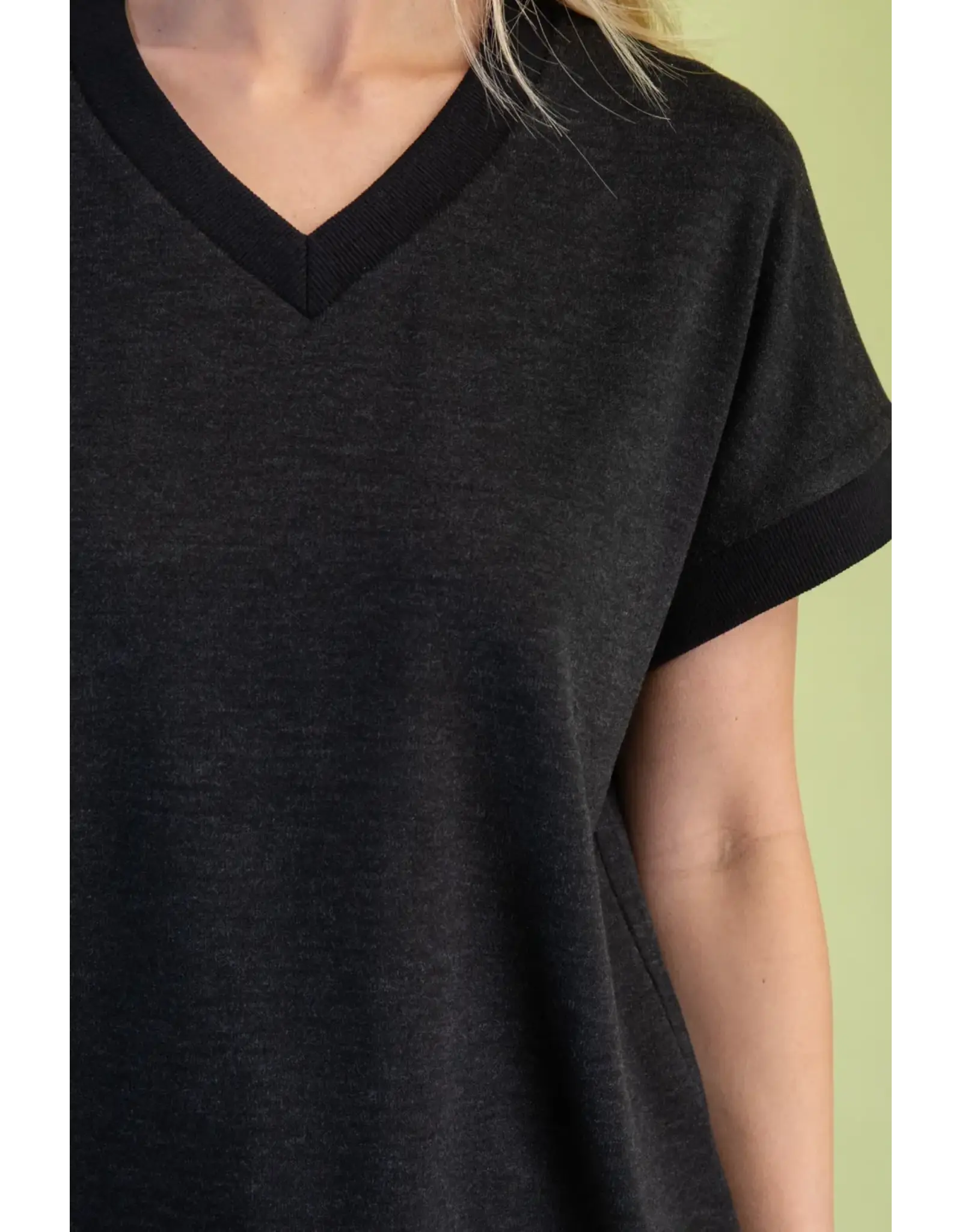 Nigella V-Neck Knit Shirt