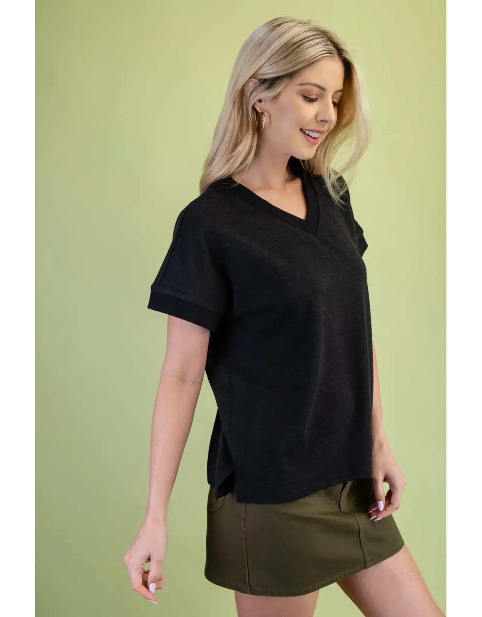Nigella V-Neck Knit Shirt