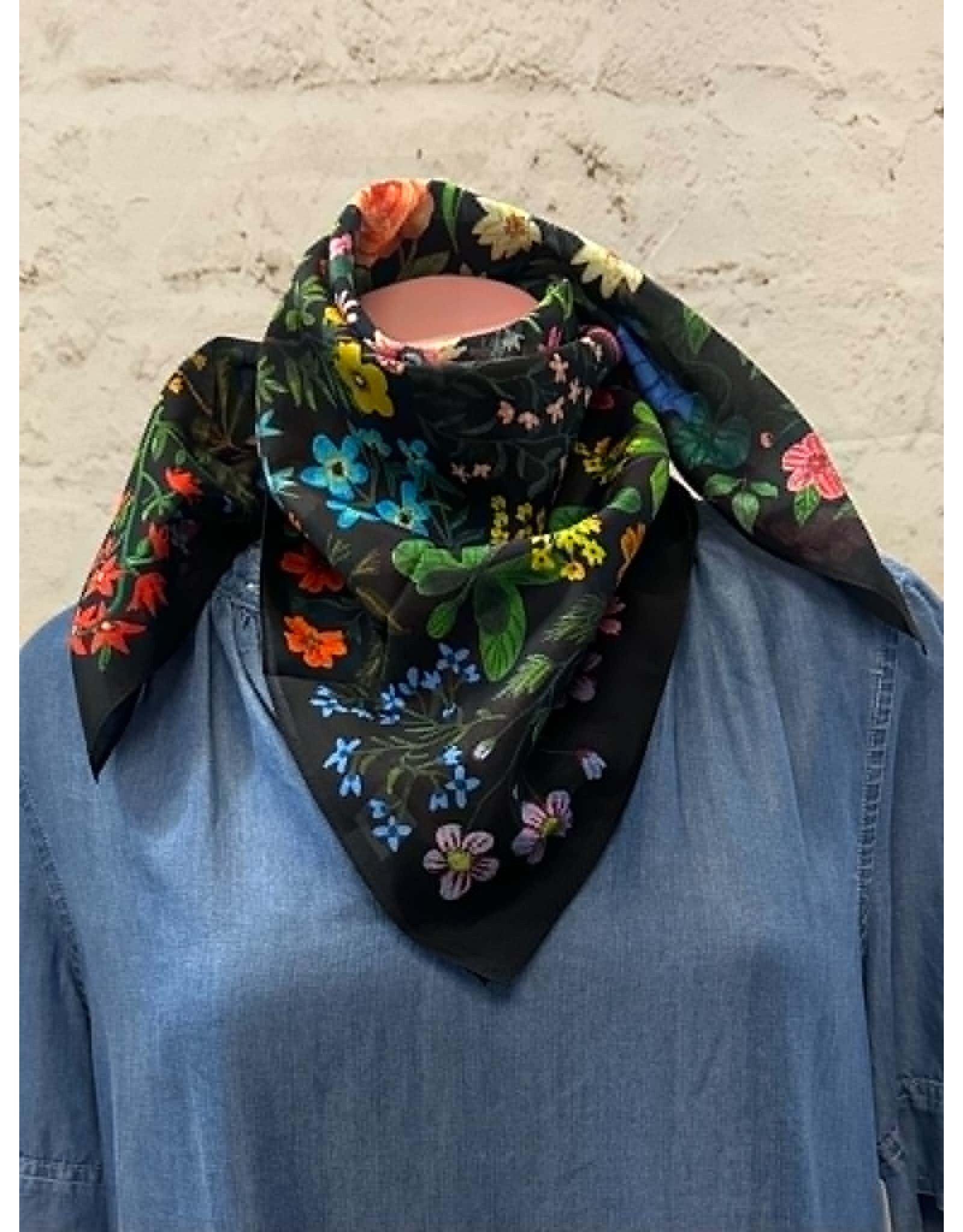 XOXO Pressed Flowers Shorty