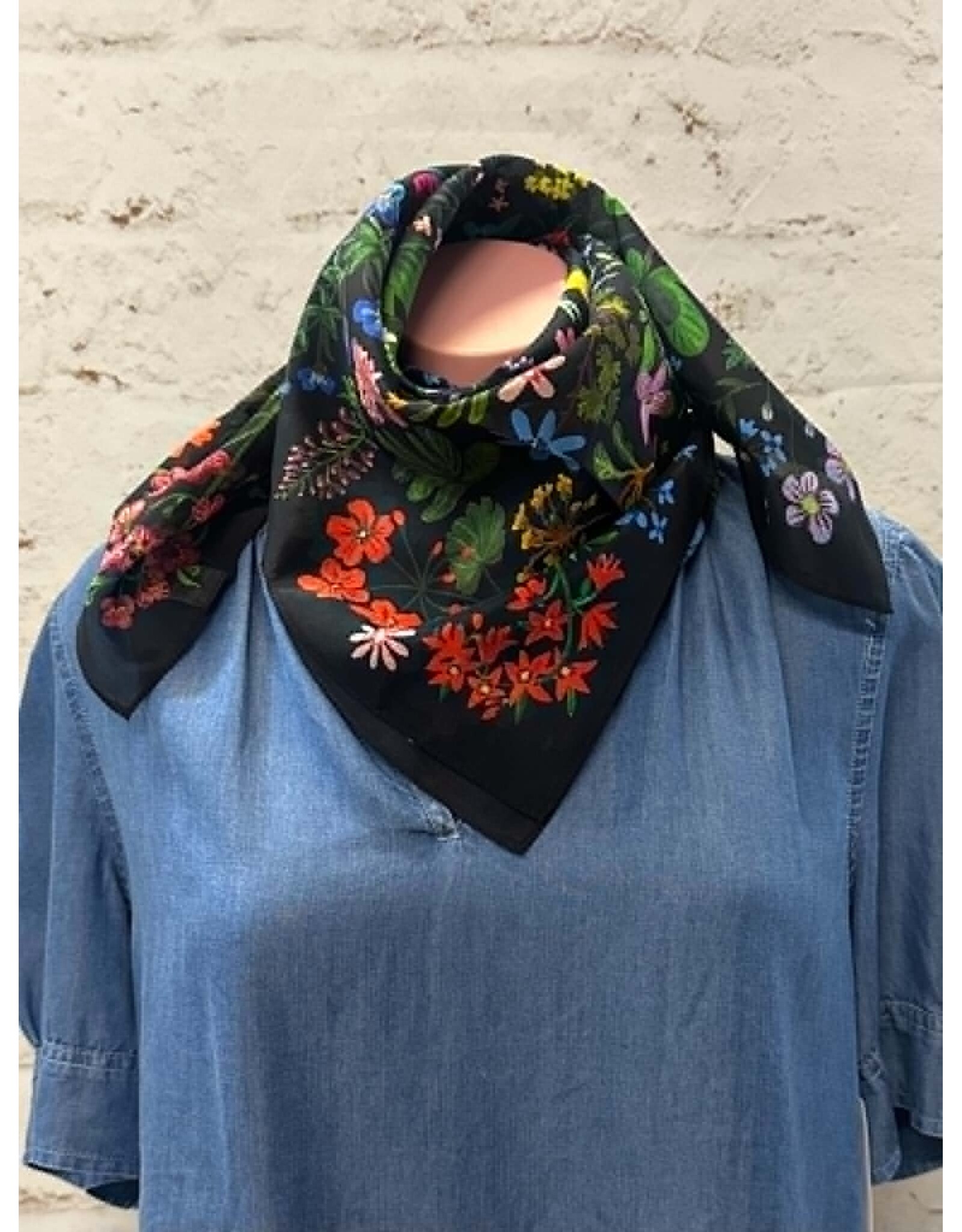 XOXO Pressed Flowers Shorty