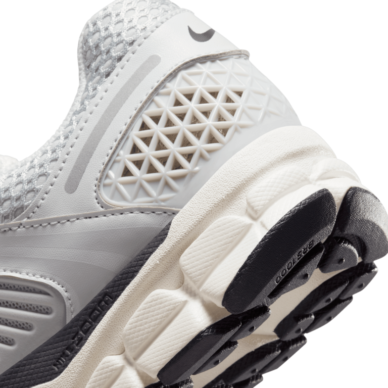 Nike Wmns Nike Zoom Vomero 5