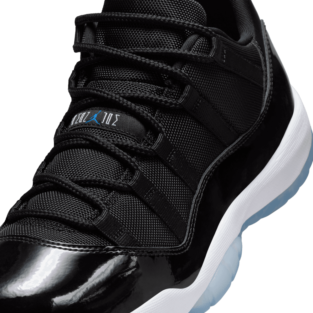 Jordans 11 retro low black 2025