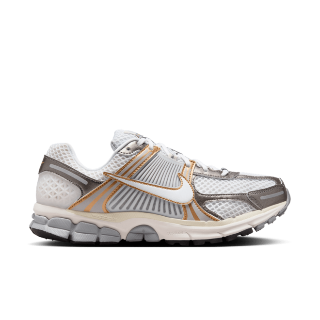Nike★Nike Zoom Vomero 5 Wolf Grey White★送料・関税込★ Nike Zoom Vomero 5 'Wolf Grey/White-Metallic Silver|FJ4151
