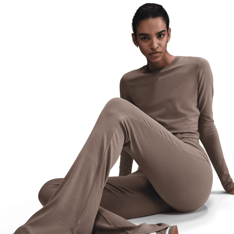 Nike Wmns Nike Sportswear Chill Knit Flared Legging