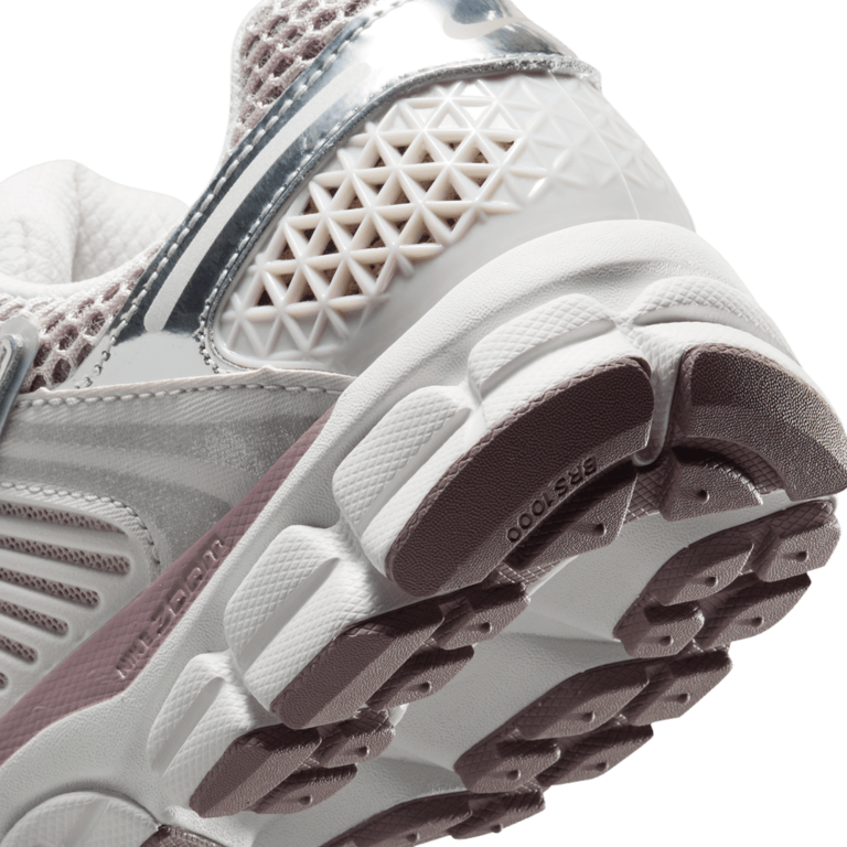 Nike Wmns Nike Zoom Vomero 5