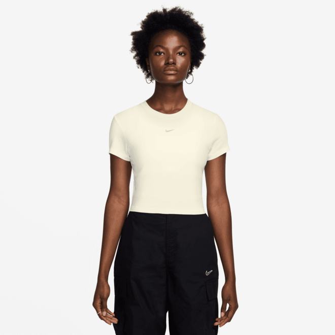 ★ Nike★ Sportswear Slim Crop T-shirt W Light Liquid Lime Shop Nike NSW Slim Cropped T-Shirt HQ1709-360 green | SNIPES USA