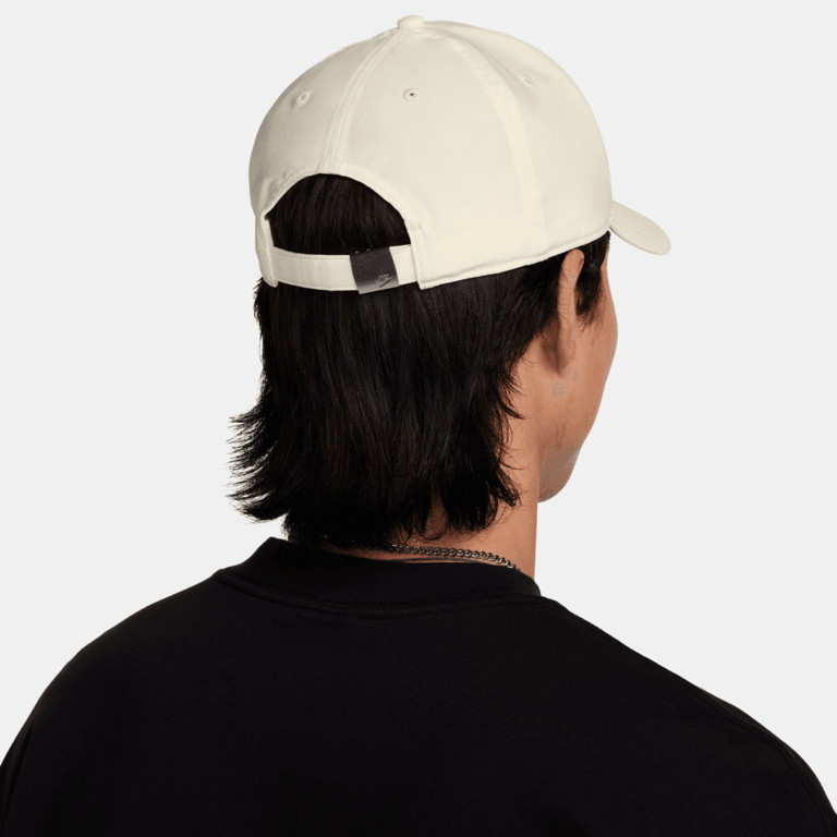 Nike Nike Dri-FIT Club Metal Logo Cap