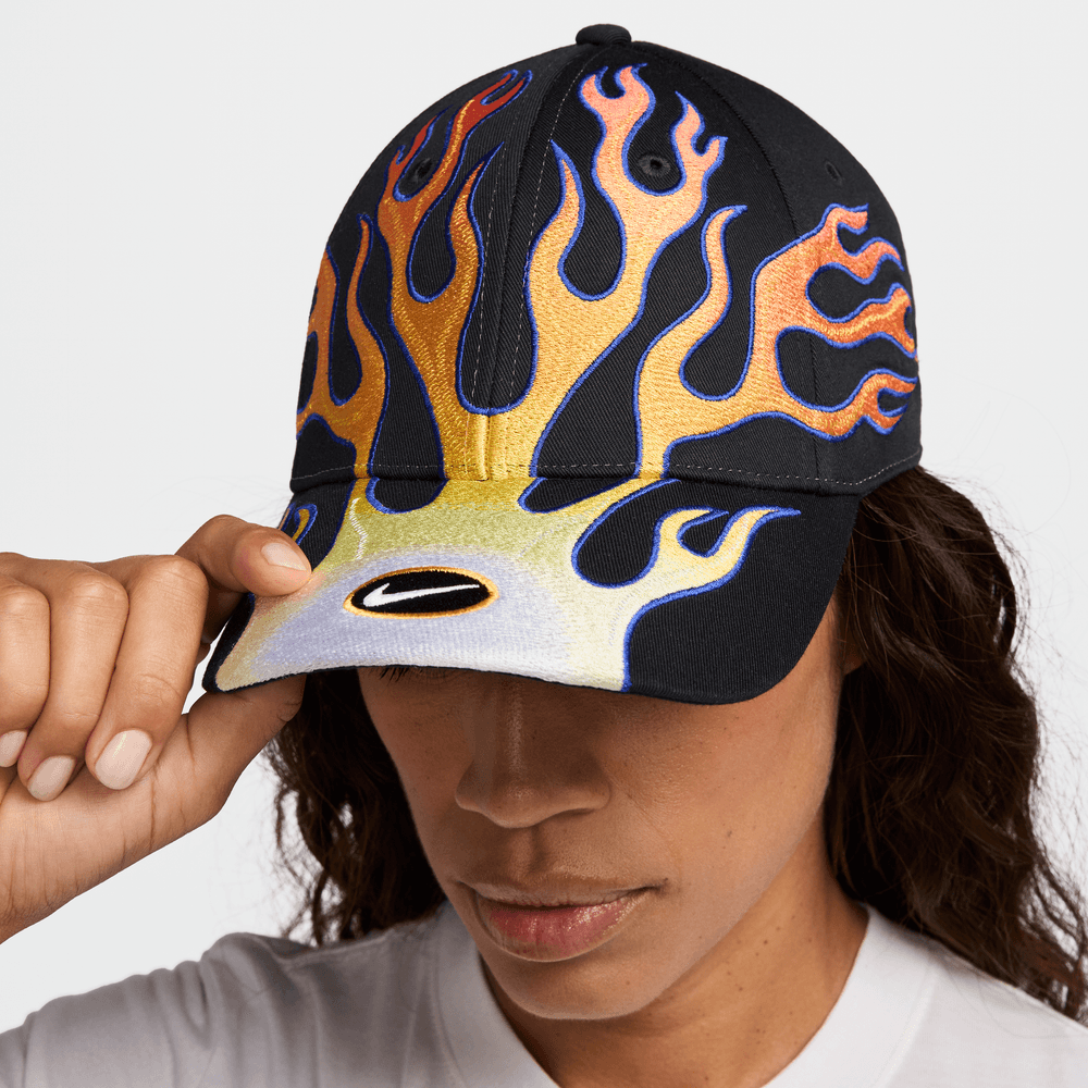 Nike Club Cap Nike Flame Cap炎デザイン キャップ Nike Club Cap Structured OG Flame Cap. Nike JP