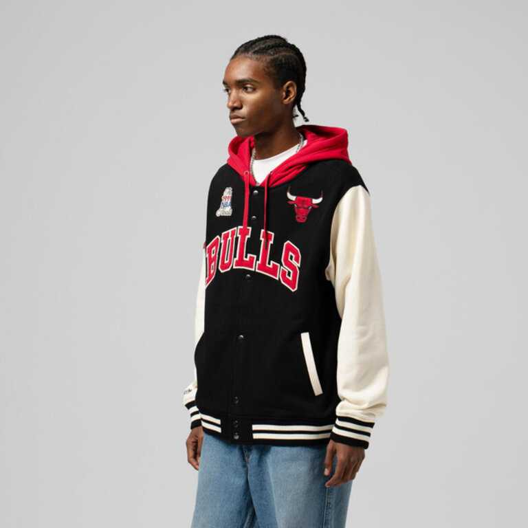CHICAGO BULLS フード付きジャケット　メンズストリート　NBA 古着 Vintage 90s NBA Starter Chicago Bulls Full Zip Hooded