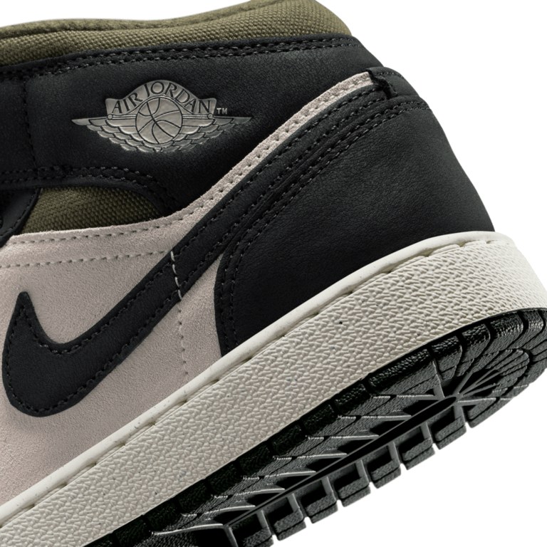 Air Jordan GS Air Jordan 1 Mid SE