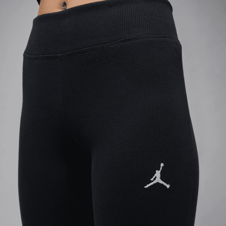 Air Jordan Wmns Air Jordan Brooklyn Essentials Mid-Rise Flared Leggings