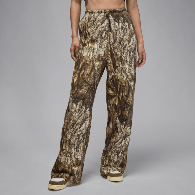 Air Jordan Wmns Air Jordan Brooklyn Fleece Realtree Open Hem Pant