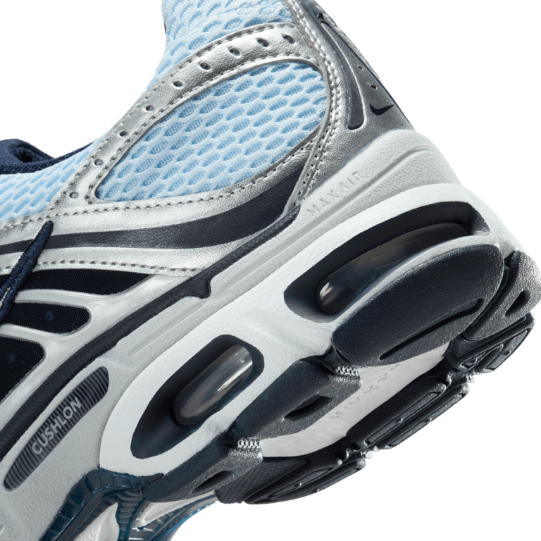 Nike Wmns Nike Air Max Moto 2K